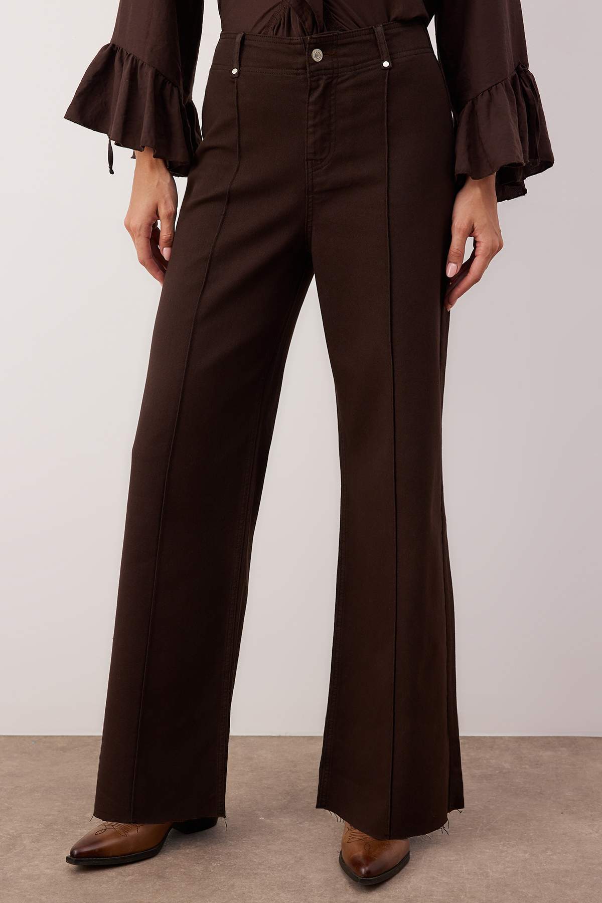 Trendyolmilla Kırmızı Yüksek Bel Nervür Detaylı Paça Kesikli Comfort/Esnek Wide Leg Jeans TWOSS25JE00310