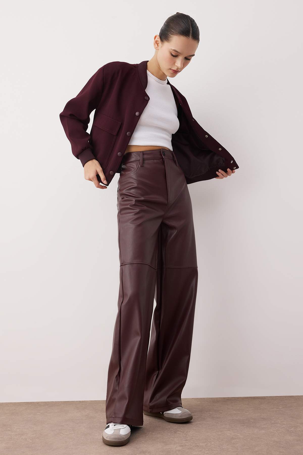 Relaxed/Rahat Straight/Boru Paça Dikiş Detaylı Pantolon TWOAW26PL00097