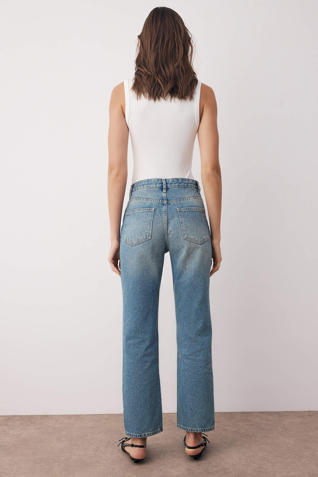 Trendyolmilla Antrasit Yüksek Bel Asimetrik Kapama Bel Detaylı Straight/Düz Kesim/Boru Paça Jeans TWOAW26JE00132