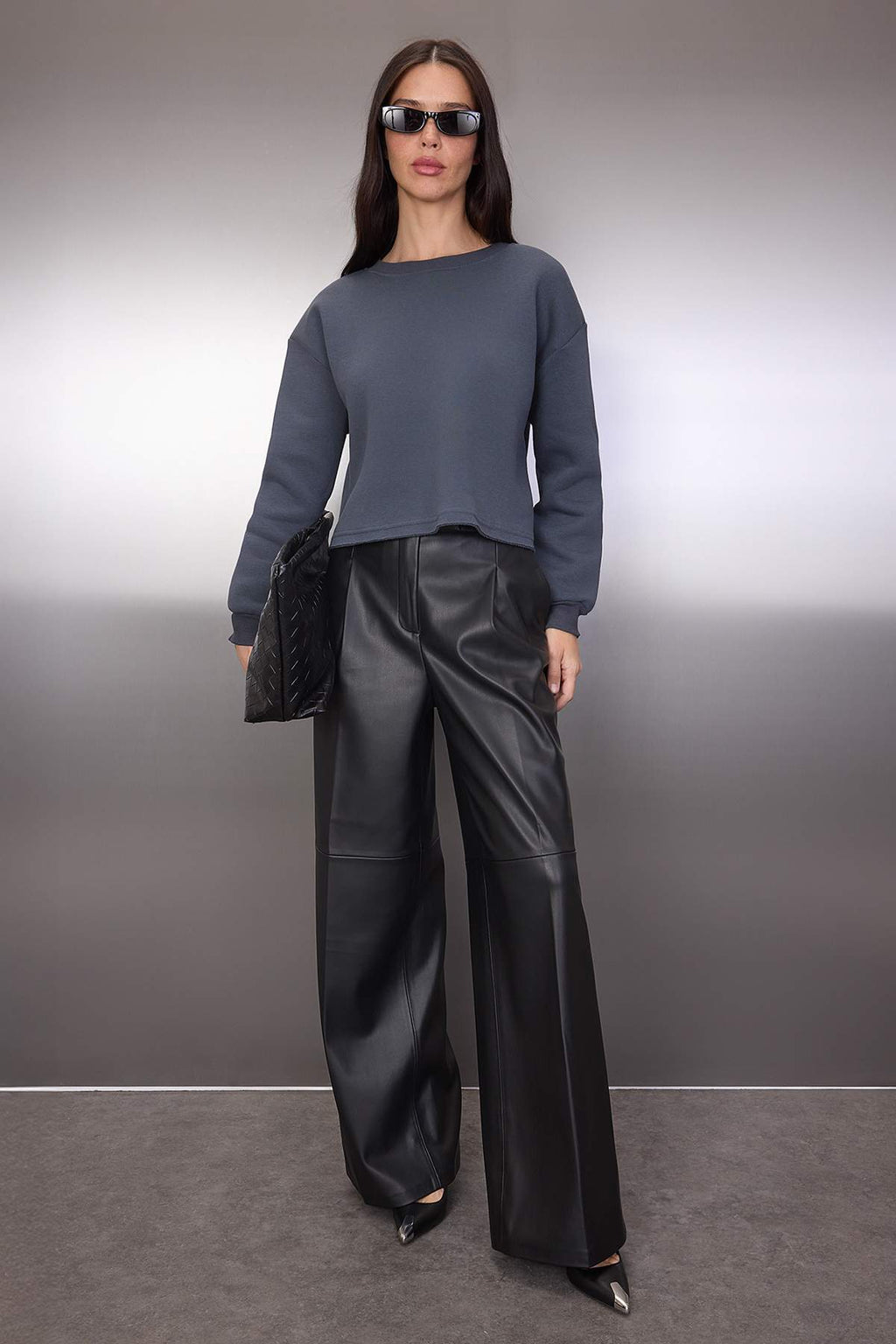 Trendyolmilla Siyah Kalın İçi Polarlı Bisiklet Yaka Crop Örme Sweatshirt TWOAW26SW00093