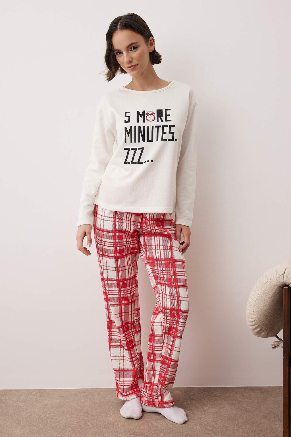 Trendyolmilla Siyah Pamuklu Leopar Desenli ve Yılbaşı Temalı Uyku Bantlı Örme Pijama Takımı THMAW25PT00223