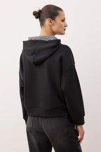 Siyah Kapüşonlu Oversize/Geniş Kalıp Örme Sweatshirt TWOAW26SW00223