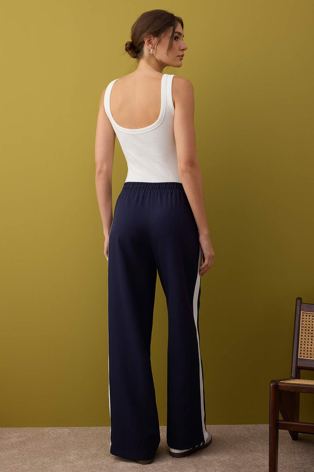 Lacivert Beli Lastikli Wide Leg/Geniş Paça Yanı Şeritli Kumaş Pantolon TWOAW26PL00042