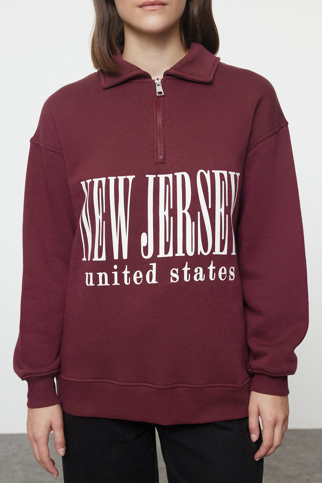 Trendyolmilla Bordo Oversize Kalıp Kalın içi Polarlı Slogan Baskılı Fermuarlı Örme Sweatshirt TWOAW25SW00134