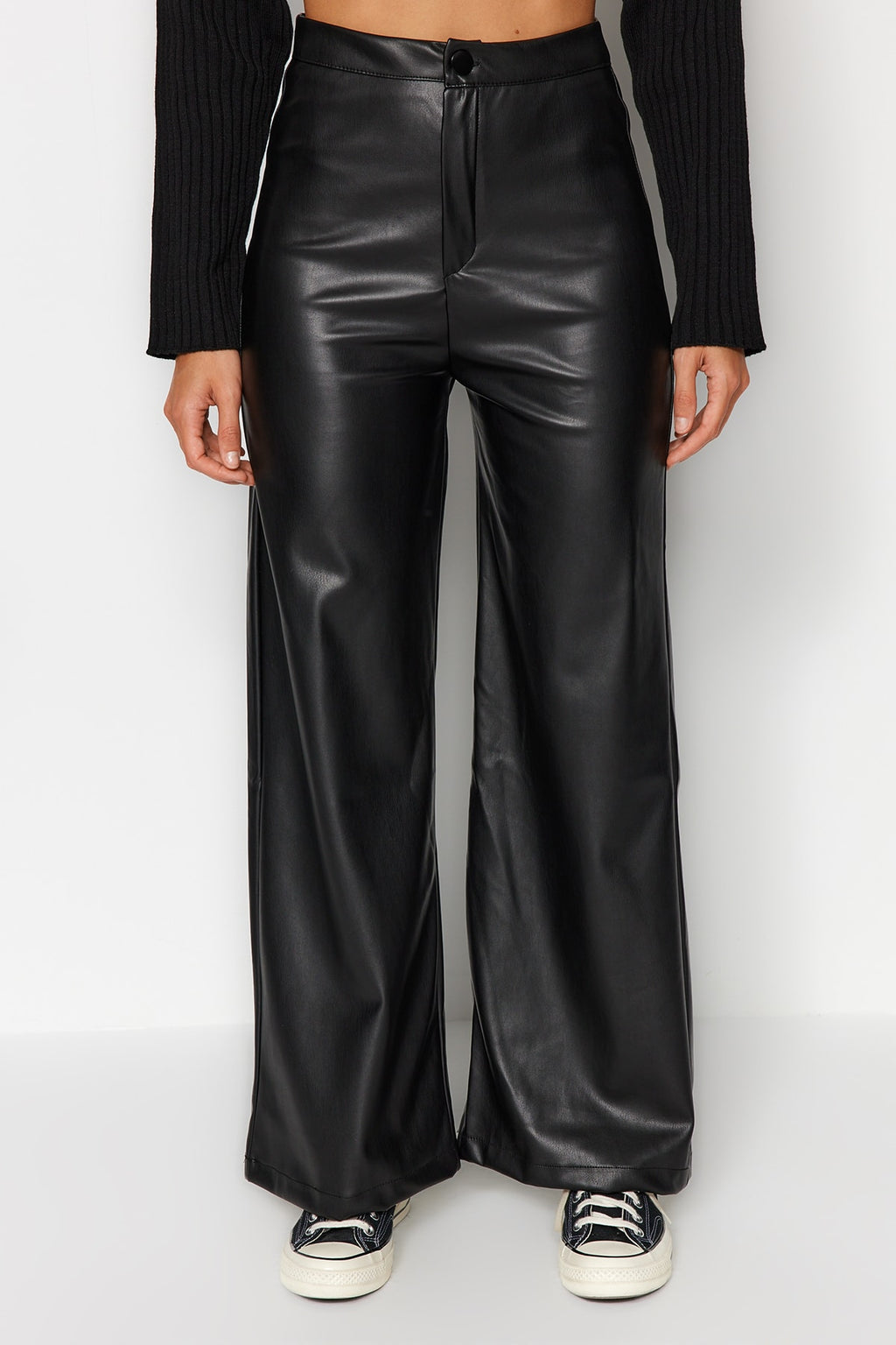Siyah Suni Deri Wide Leg Cep Detaylı Örme Pantolon TWOAW24PL00103
