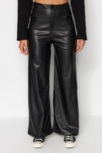 Siyah Suni Deri Wide Leg Cep Detaylı Örme Pantolon TWOAW24PL00103