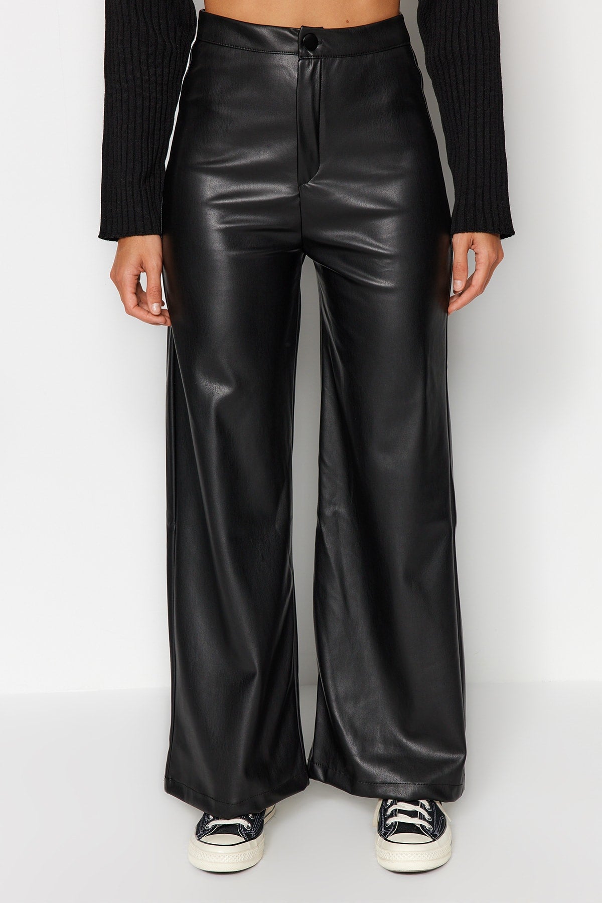 Siyah Suni Deri Wide Leg Cep Detaylı Örme Pantolon TWOAW24PL00103