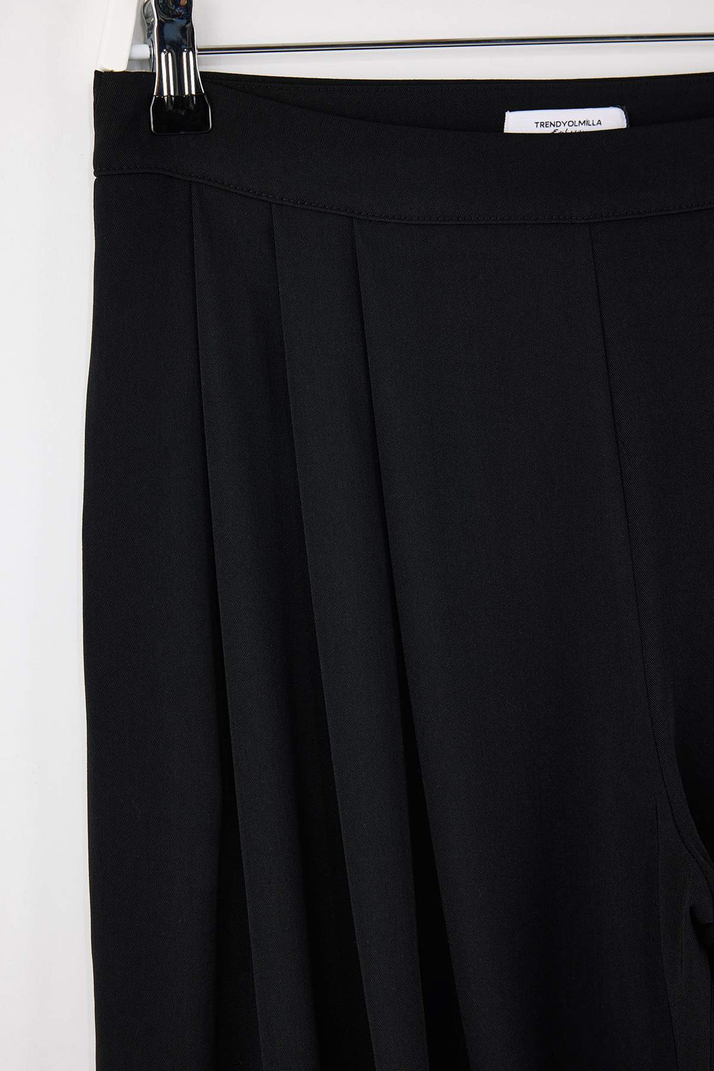 Trendyolmilla EXCLUSIVE Siyah Çift Pilili Dökümlü Kumaş Extra Wide Leg Geniş Paça Pantolon TWOAW26PL00122