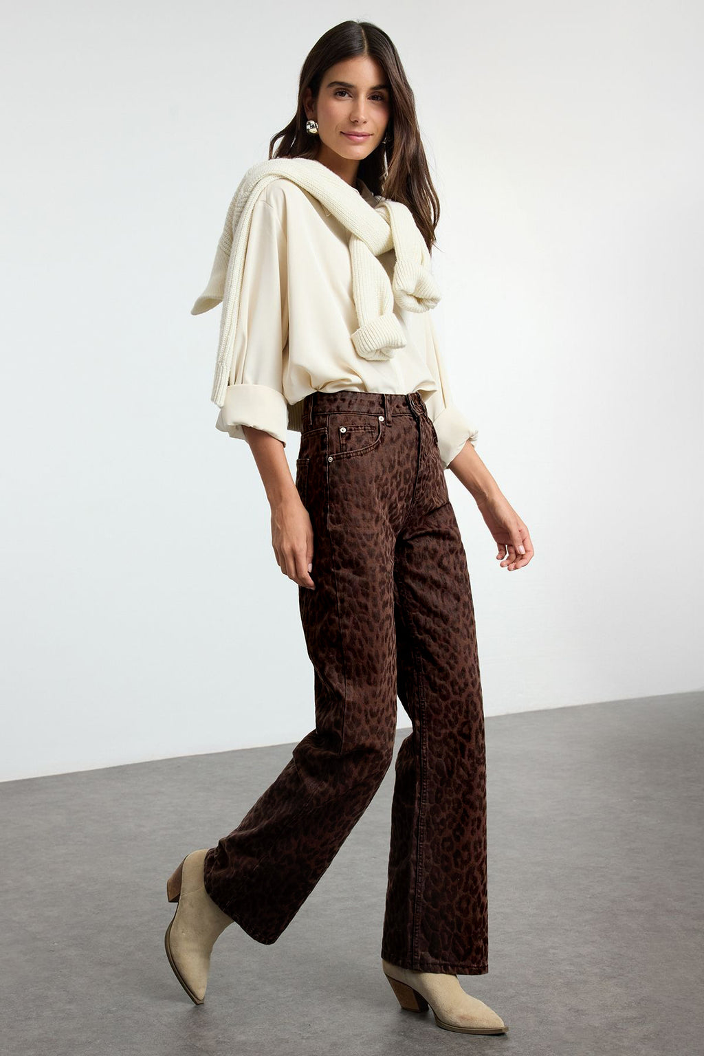 Trendyolmilla Siyah Süet Görünümlü Leopar Desenli Yüksek Bel Wide Leg Jeans TWOAW25JE00394