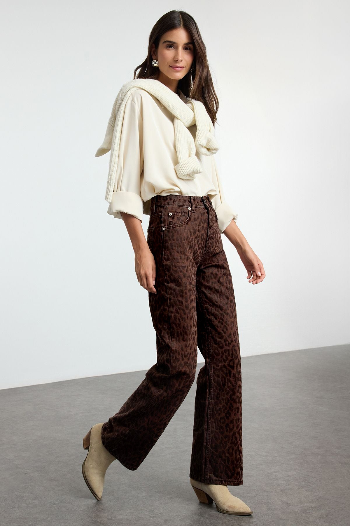 Trendyolmilla Siyah Süet Görünümlü Leopar Desenli Yüksek Bel Wide Leg Jeans TWOAW25JE00394