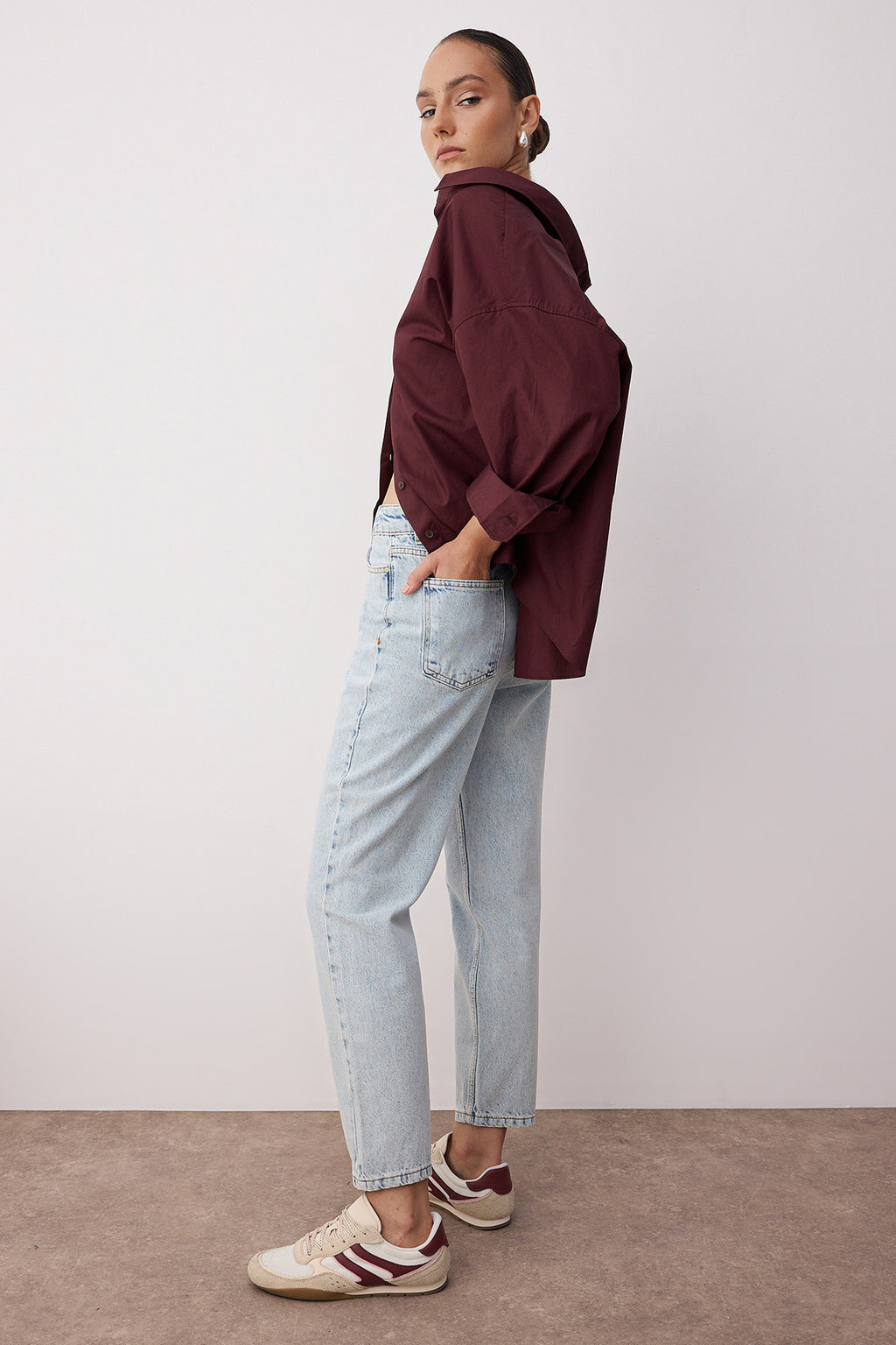 Trendyolmilla Siyah Yüksek Bel Mom %100 Pamuk Non-Stretch Jeans TWOSS23JE00085