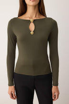 Trendyolmilla Haki Fitted/Vücuda Oturan Aksesuar/Cut out Detaylı Uzun Kollu Esnek Örme Bluz TWOAW26BZ00130
