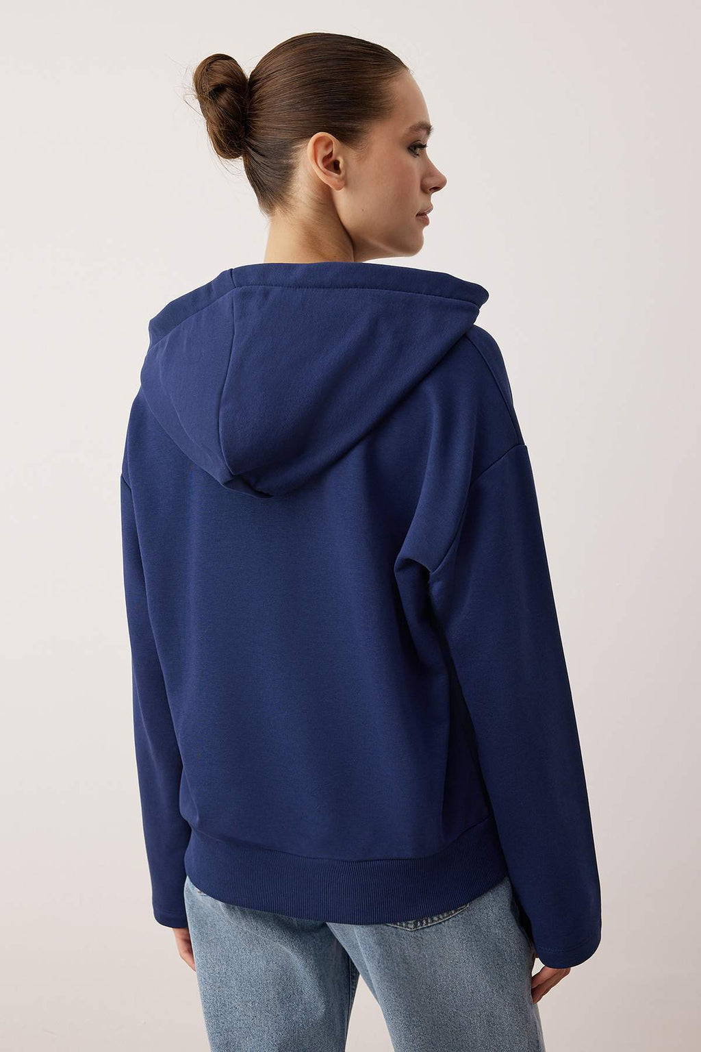 Trendyolmilla Lacivert Bağlama Detaylı Oversize/Geniş Kalıp Örme Sweatshirt TWOAW26SW00053