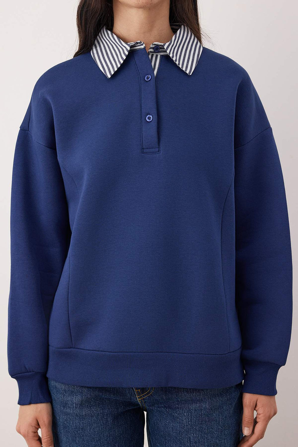 Trendyolmilla Ekru Oversize/Geniş Kalıp Dokuma Garni Detaylı Polo Yaka Örme Sweatshirt TWOAW26SW00116