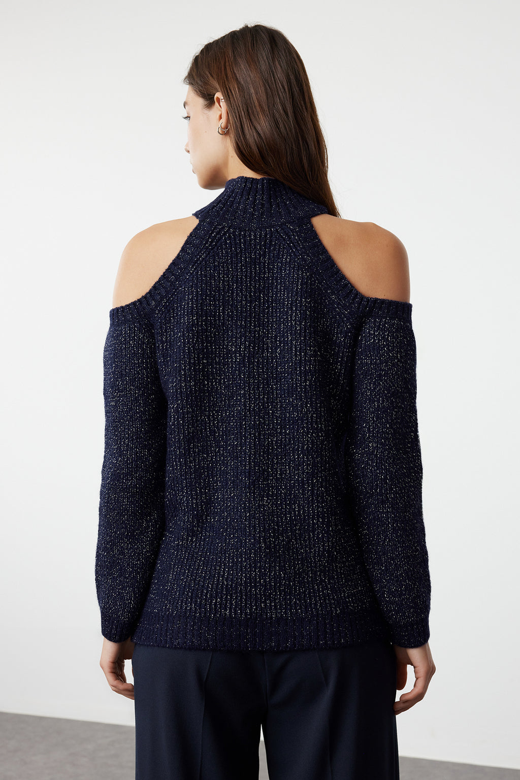 Trendyolmilla Lacivert Simli Pencere/Cut Out Detaylı Triko Kazak TWOAW20XS0006