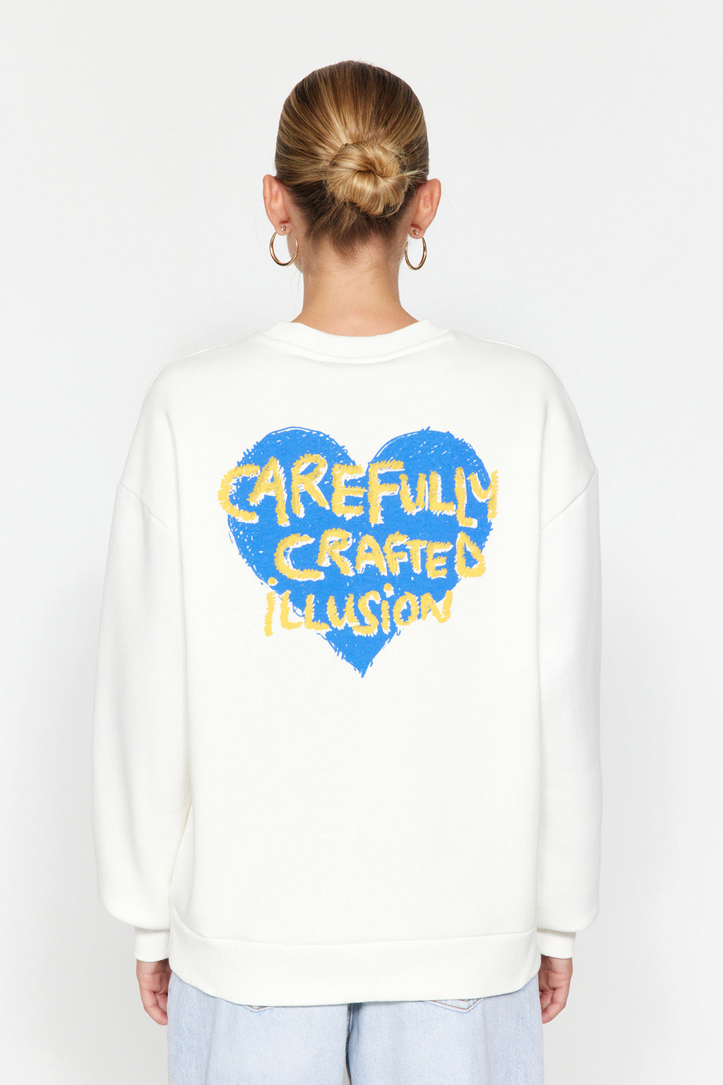 Trendyolmilla Ekru Kalın İçi Polarlı Göğüs ve Sırt Kabartma Baskılı Oversize Örme Sweatshirt TWOAW24SW00226