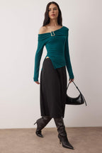 Trendyolmilla Mürdüm Asimetrik Yaka Aksesuar Detaylı Fitted Açık Omuzlu Örme Bluz TWOAW26BZ00121