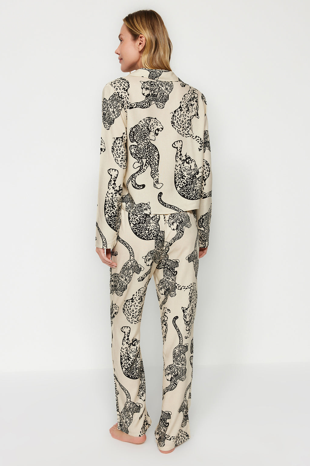 Trendyolmilla Bordo Kaplan Desenli Viskon Dokuma Pijama Takımı THMAW24PT00092