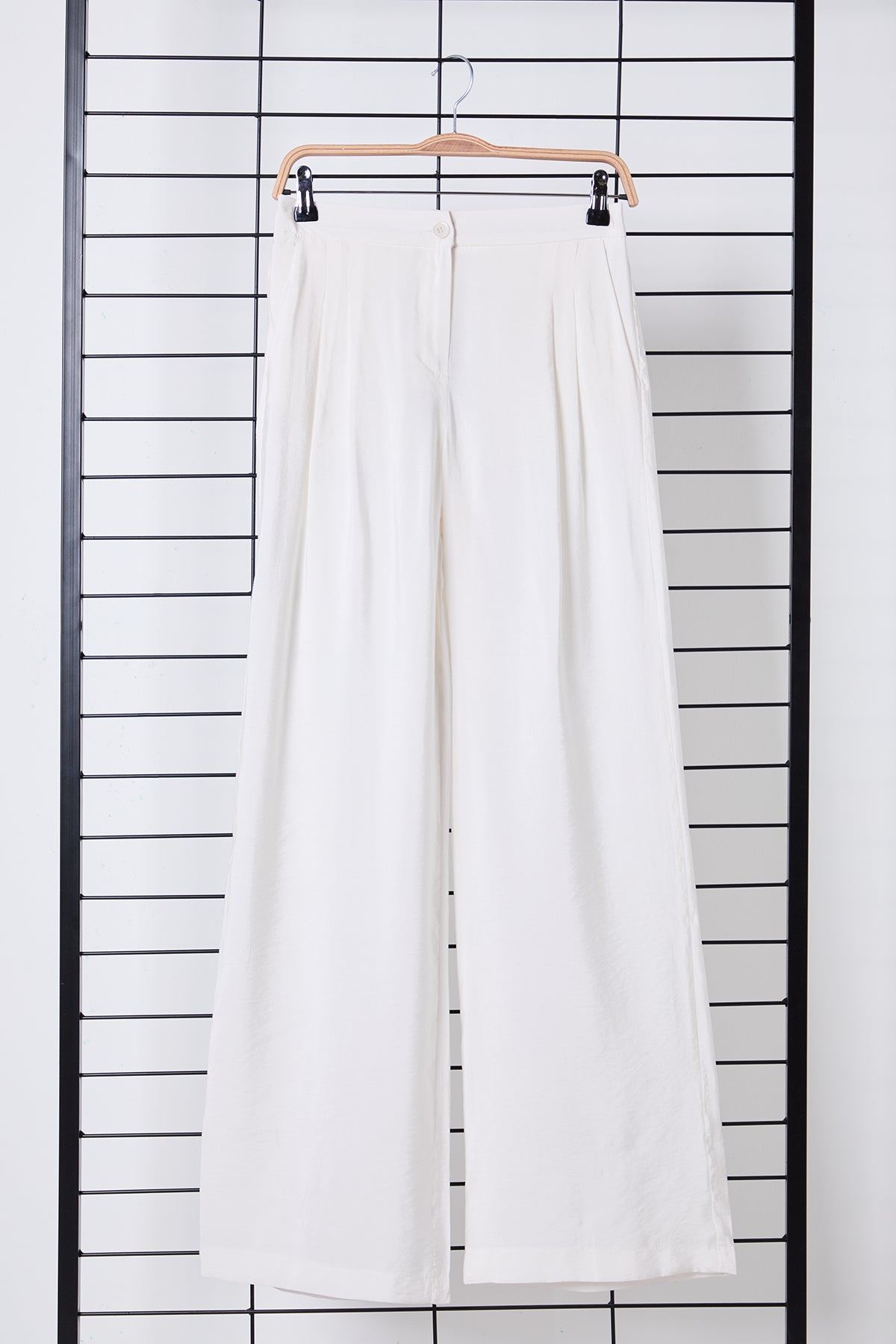 Trendyolmilla Bej Yumuşak Tuşeli Wide Leg/Geniş Paça Dokuma Pantolon TWOSS25PL00004