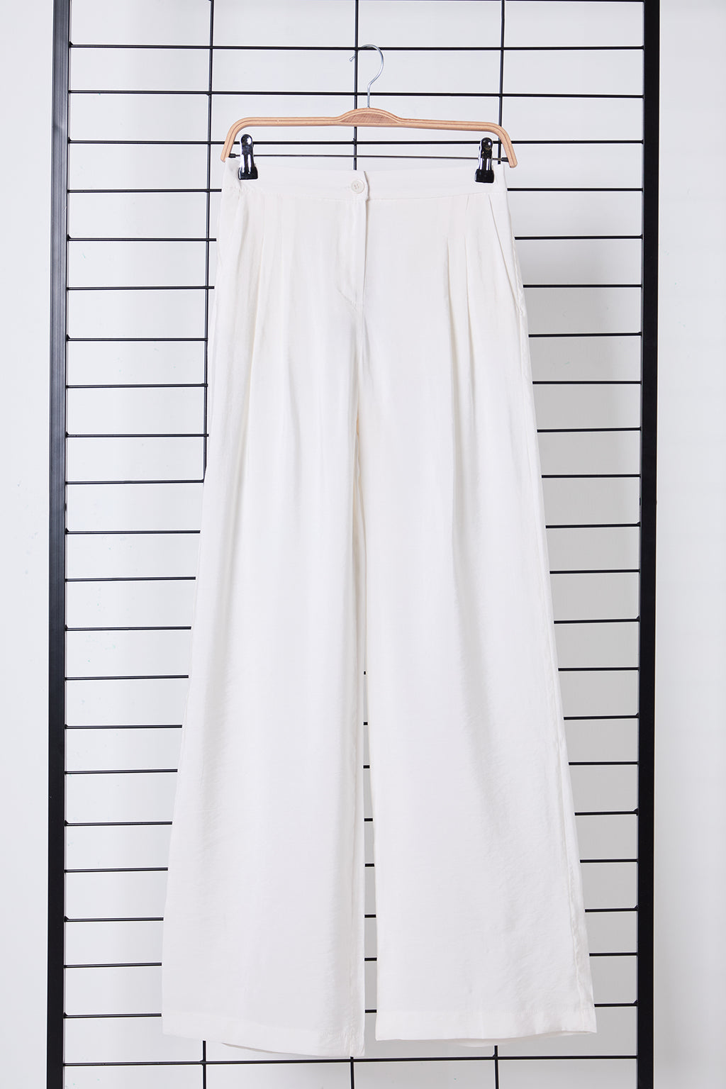 Trendyolmilla Bej Yumuşak Tuşeli Wide Leg/Geniş Paça Dokuma Pantolon TWOSS25PL00004