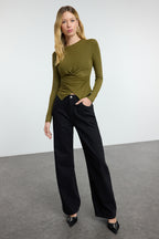 Trendyolmilla Haki Kruvaze Büzgü/Drape Detaylı Slim/Vücuda Oturan Örme Bluz TWOAW25BZ00216