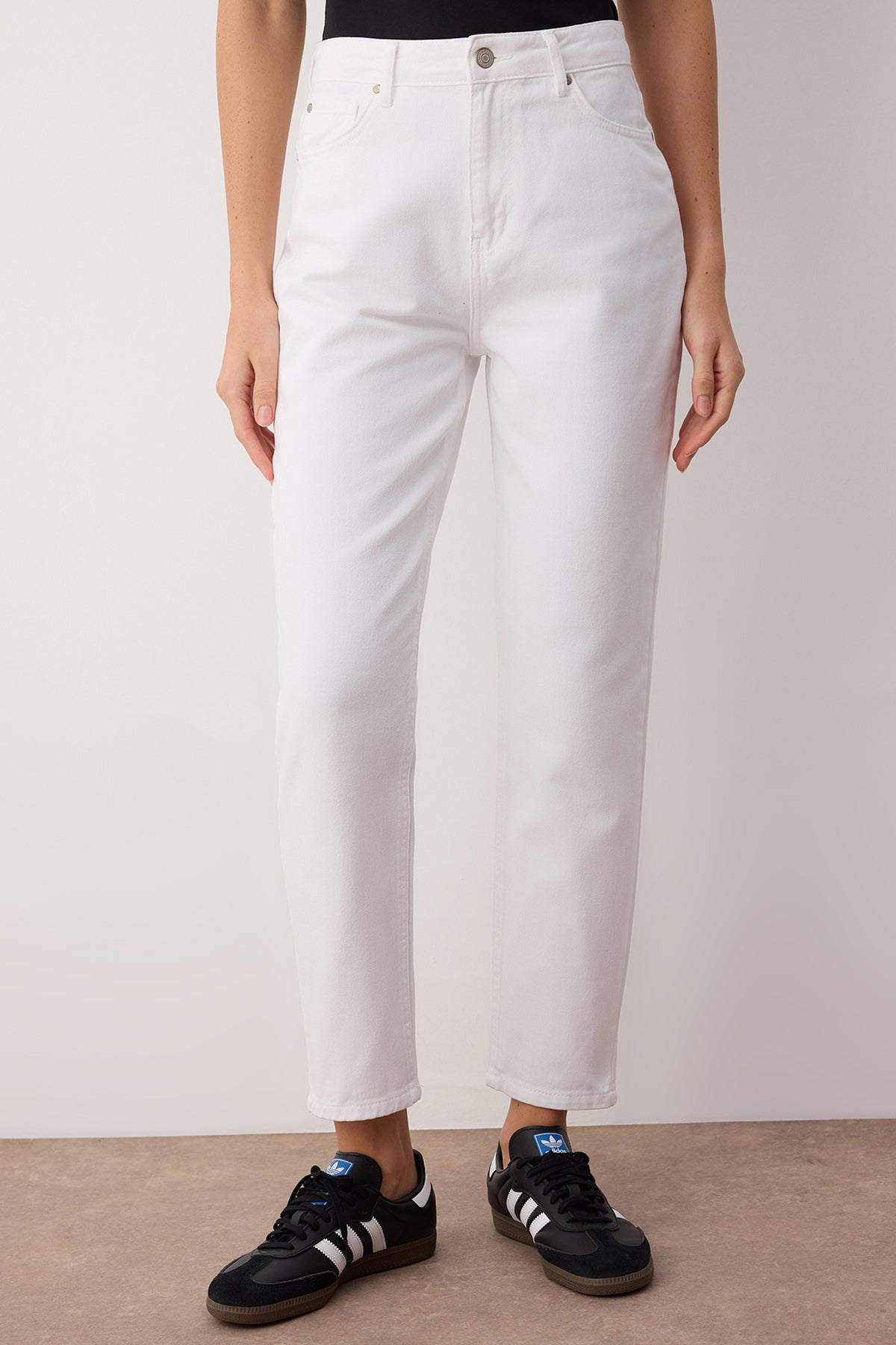 Trendyolmilla Mavi Yüksek Bel Mom %100 Pamuk Non-Stretch Jeans TWOAW24JE00076
