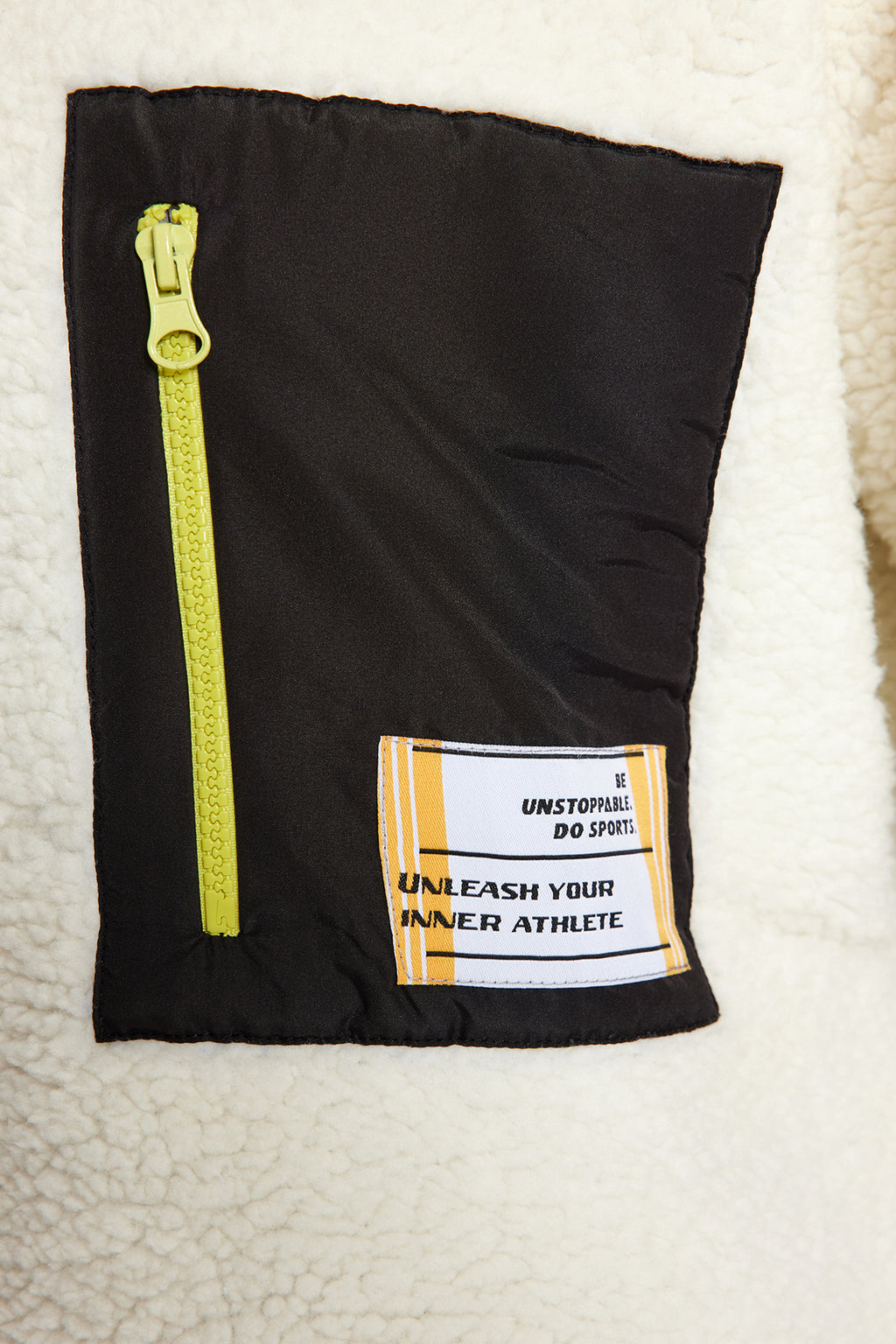 Ekru Renk Bloklu Paraşüt Kumaş Detaylı Peluş Geniş Kalıp Örme Spor Sweatshirt THMAW24SW00009