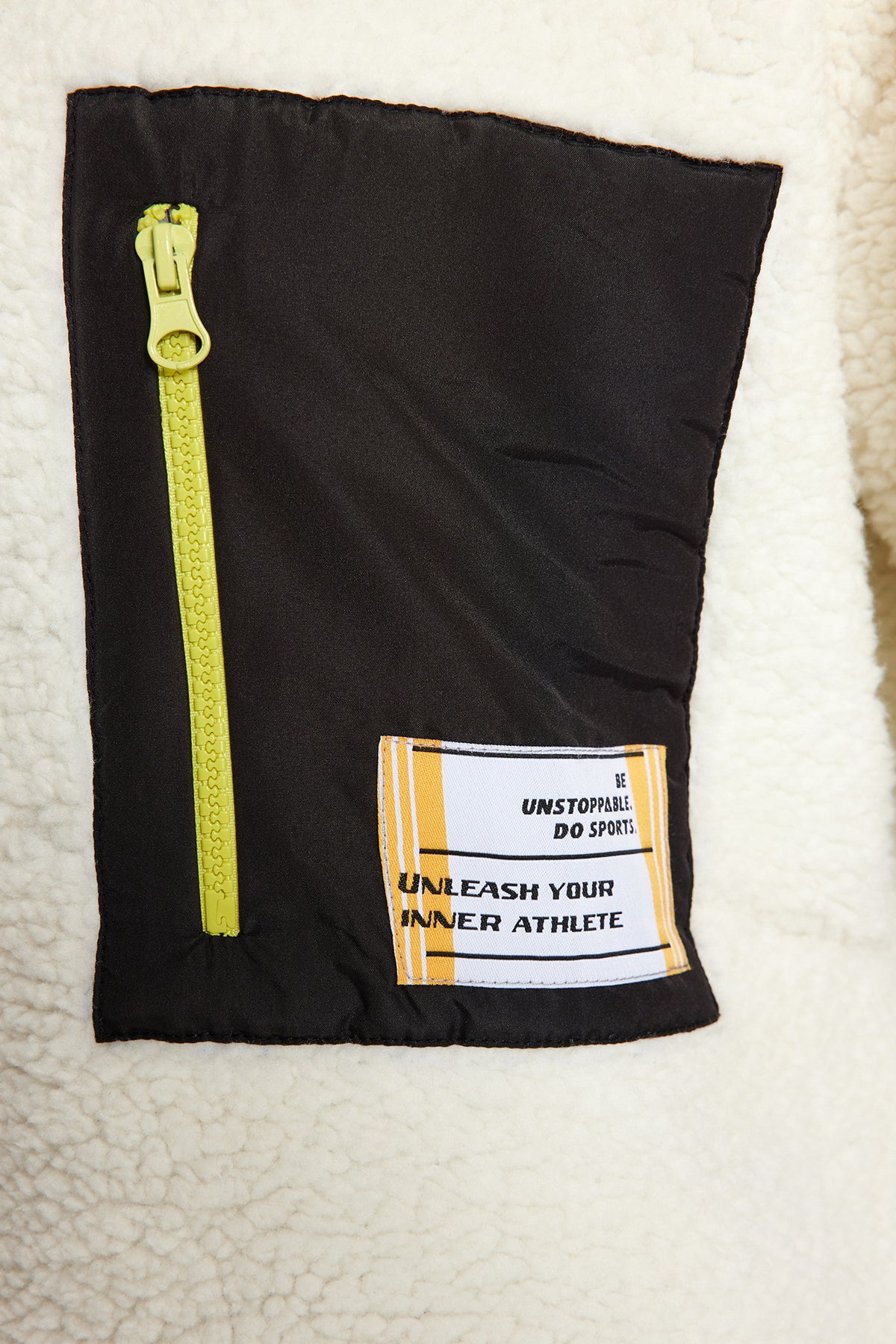 Ekru Renk Bloklu Paraşüt Kumaş Detaylı Peluş Geniş Kalıp Örme Spor Sweatshirt THMAW24SW00009