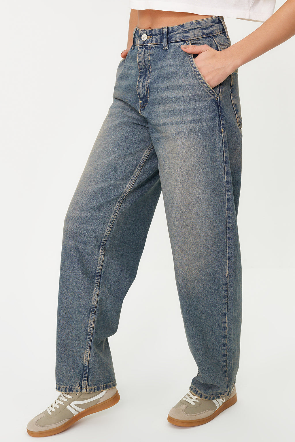 Koyu Mavi Soluk Efektli Vintage Düşük Bel Skater Baggy Jeans TWOSS24JE00052