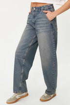Koyu Mavi Soluk Efektli Vintage Düşük Bel Skater Baggy Jeans TWOSS24JE00052