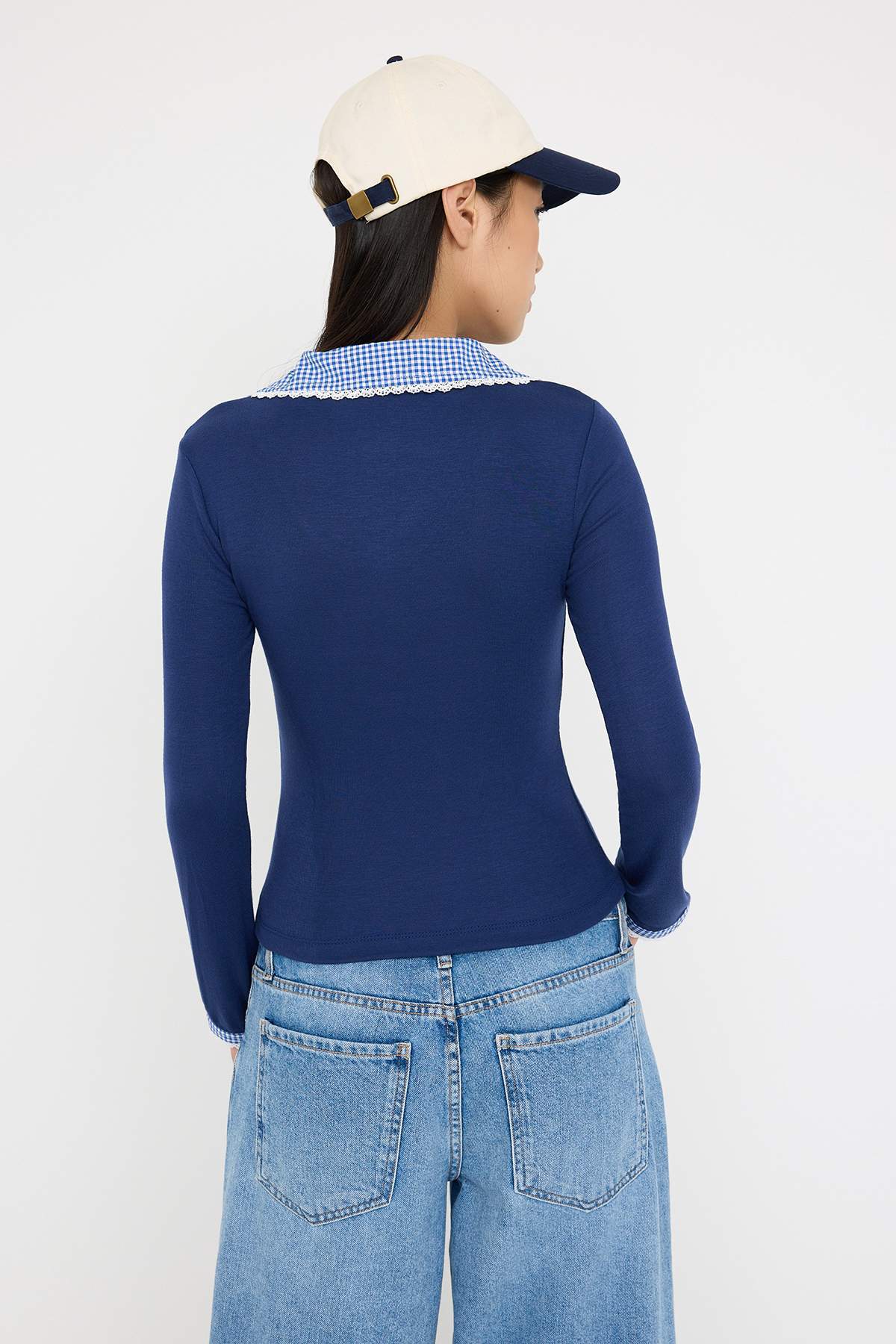 Trendyolmilla Kahverengi Ekose/Kareli Fitted/Vücuda Oturan Dokuma Detaylı Örme Bluz TWOAW26BZ00008