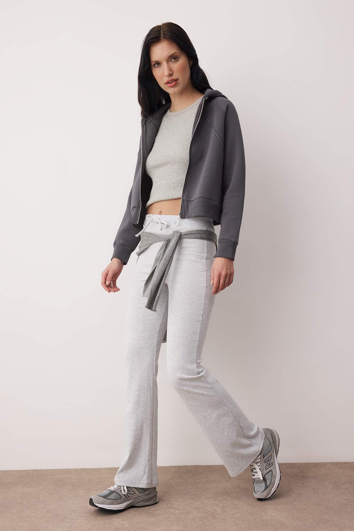 Trendyolmilla Kırmızı Regular Kalıp Crop Fermuarlı Kapüşonlu Kalın İçi Polarlı Örme Sweatshirt TWOAW26SW00045
