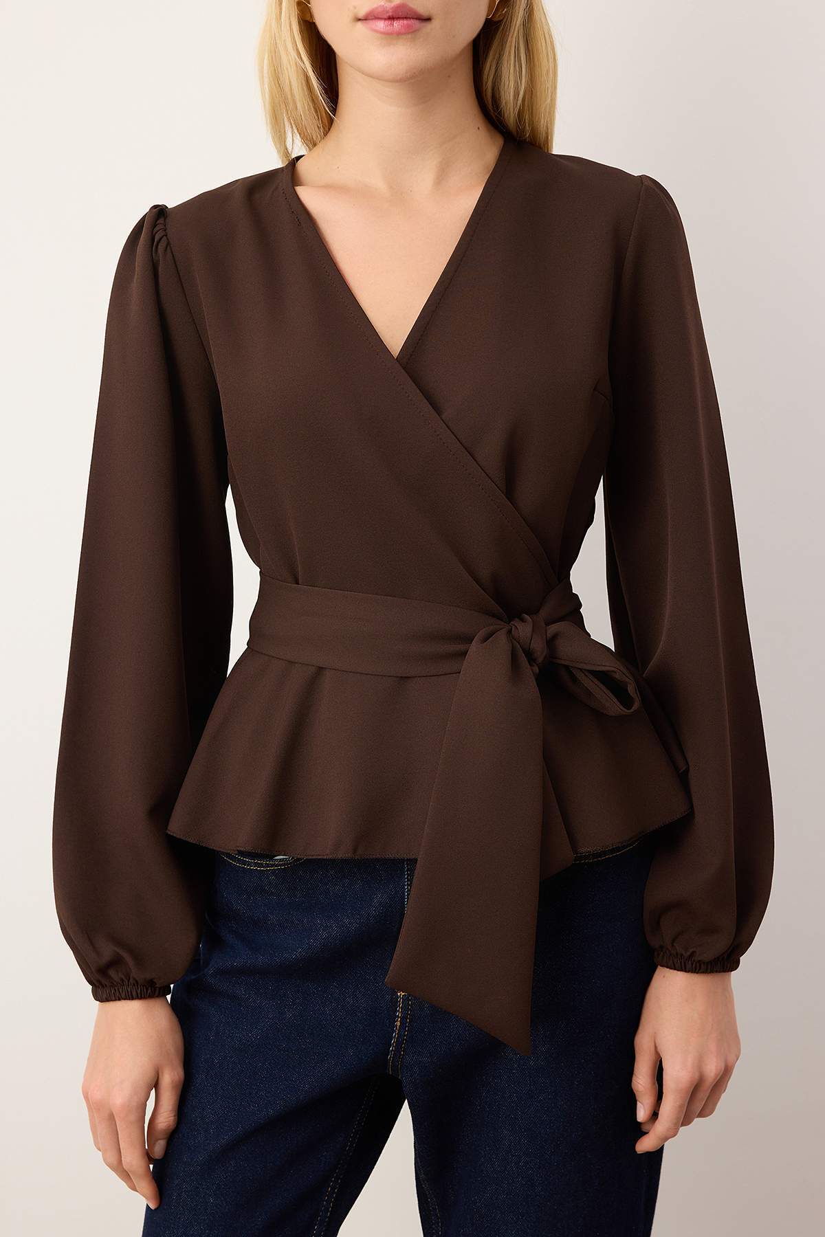 Trendyolmilla Ekru Kruvaze Bağlama Detaylı Dokuma Dokuma Bluz TWOAW20BZ1089