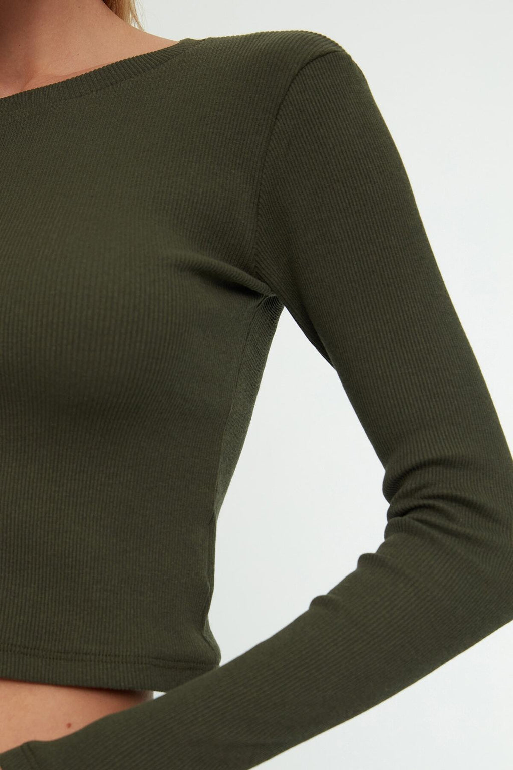 Trendyolmilla Kahverengi-Bej 2'li Paket Vücuda Oturan Bisiklet Yaka Fitilli Crop Esnek Örme Bluz TWOAW22BZ0331