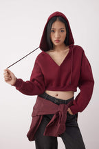 Trendyolmilla Siyah Kalın İçi Polarlı Kapüşonlu V Yaka Rahat Kesim Crop Örme Sweatshirt TWOAW23SW00096