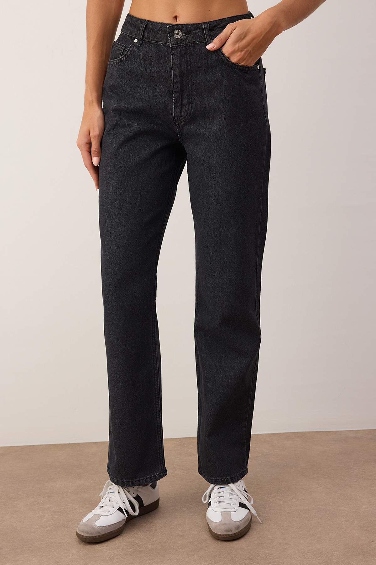 Trendyolmilla Siyah Yüksek Bel Straight Smoke Jeans TWOAW26JE00158
