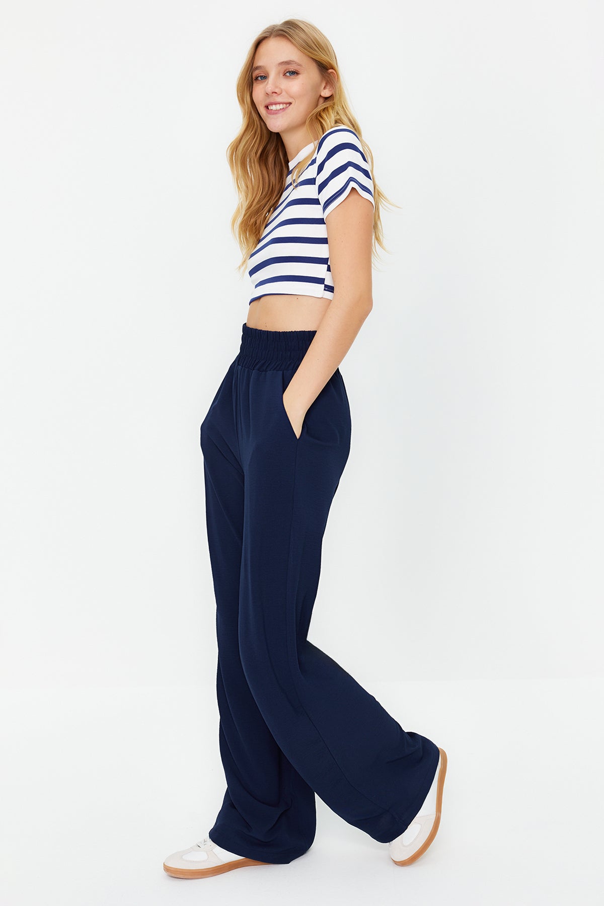 Trendyolmilla Lacivert Wide Leg/Geniş Paça Beli Lastikli Dokuma Pantolon TWOSS22PL00024