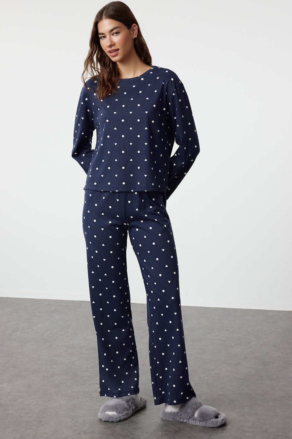 Trendyolmilla Kahverengi %100 Pamuklu Puantiye ve Kalpli Örme Pijama Takımı THMAW25PT00039