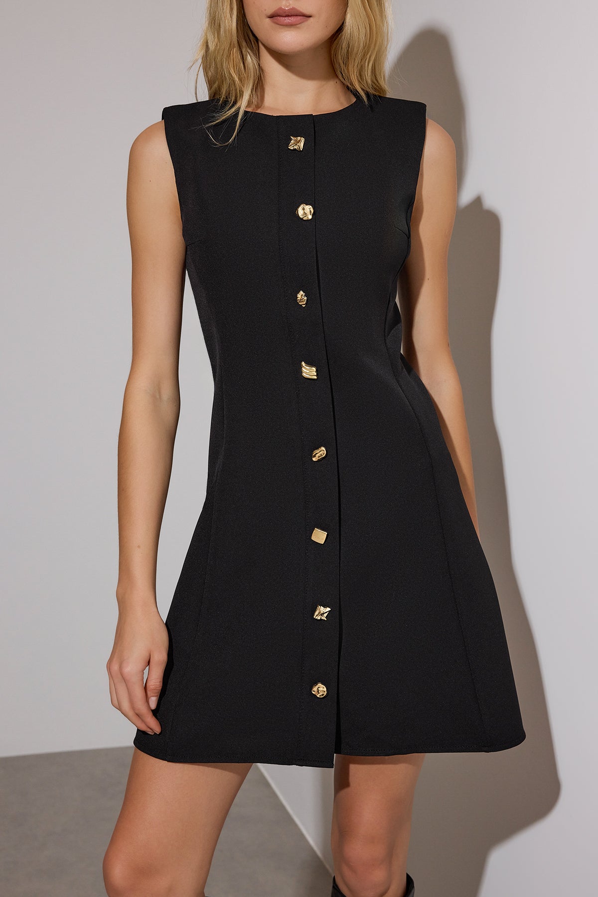 Trendyolmilla Limited Edition Kahverengi Aksesuar Detaylı Mini Dokuma Elbise TWOAW26EL00133