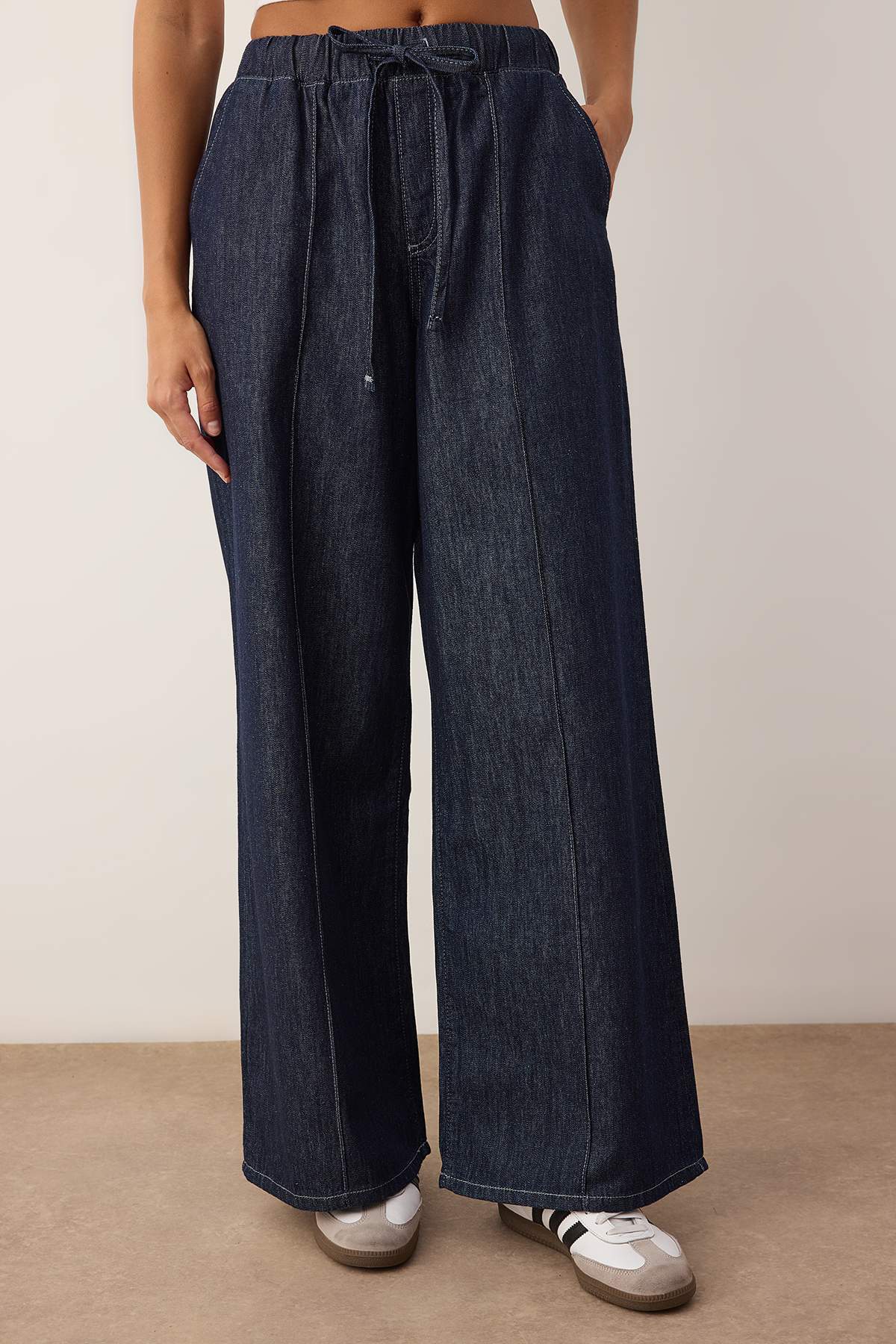 Koyu Mavi Beli Bağlama Detaylı Yüksek Bel Ekstra Wide Leg Jeans TWOAW26JE00236