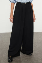 Trendyolmilla Siyah Kemerli Pilili Wide Leg/Extra Geniş Paça Dokuma Palazzo Pantolon TWOAW25PL00032