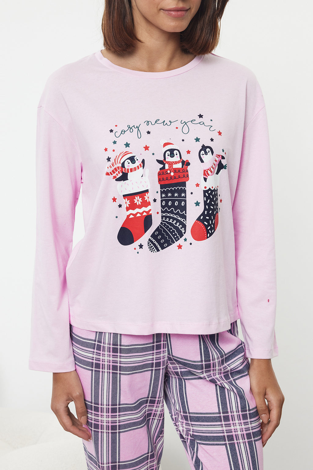Trendyolmilla Pembe-Çok Renkli %100 Pamuklu Kış Temalı Ekoseli Örme Pijama Takımı THMAW25PT00121