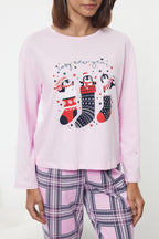 Trendyolmilla Pembe-Çok Renkli %100 Pamuklu Kış Temalı Ekoseli Örme Pijama Takımı THMAW25PT00121