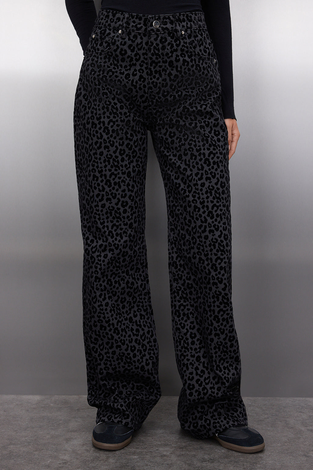Trendyolmilla Siyah Süet Görünümlü Leopar Desenli Yüksek Bel Wide Leg Jeans TWOAW25JE00394