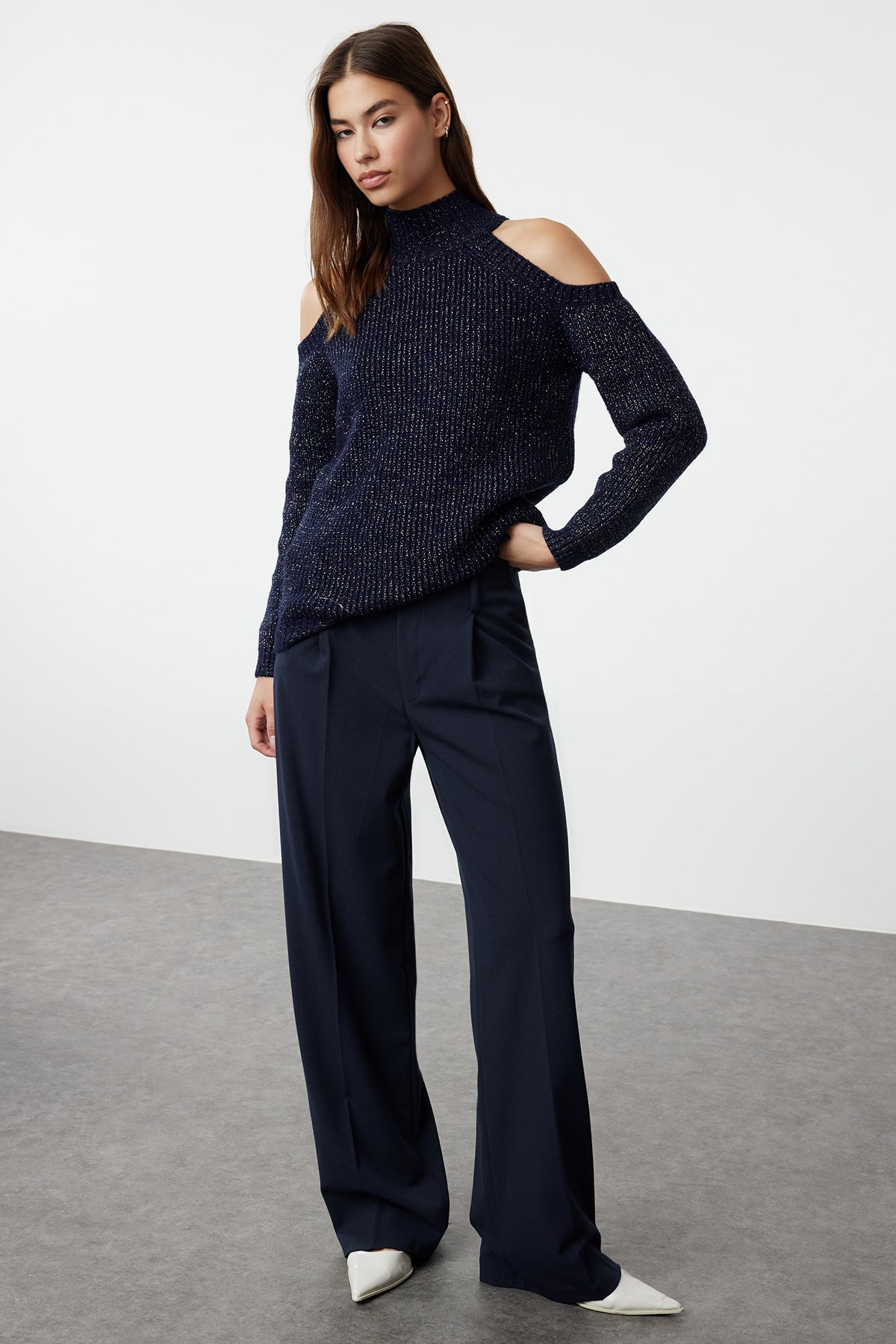 Trendyolmilla Lacivert Simli Pencere/Cut Out Detaylı Triko Kazak TWOAW20XS0006 Secondary image