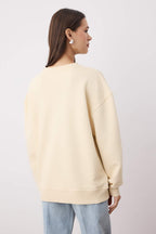 Taş Kalın Şardonsuz Aksesuar Çiçek Detaylı Oversize/Geniş Kesim Örme Sweatshirt TWOAW26SW00004
