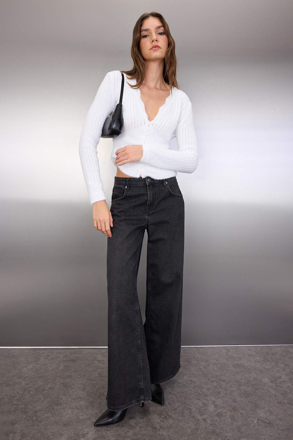 Limited Edition Ekru Yumuşak Dokulu Crop Triko Hırka TWOAW26HI00244