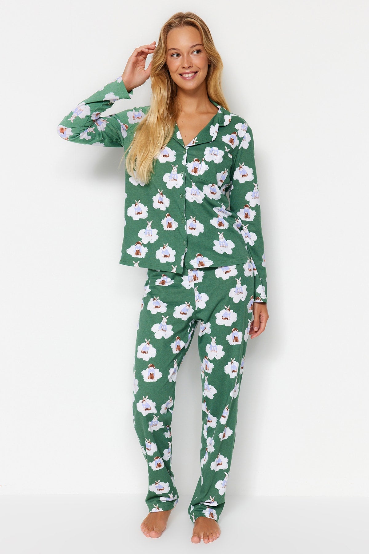 Trendyolmilla Koyu Yeşil %100 Pamuklu Tavşan Desenli Gömlek-Pantolon Örme Pijama Takımı THMAW24PT00002