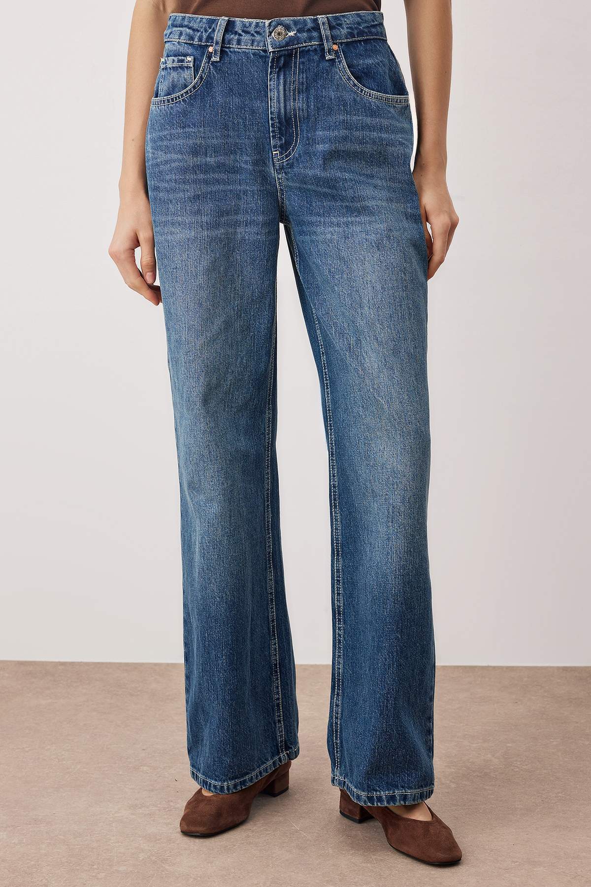 Trendyolmilla Mavi Soluk Efekt Vintage Yüksek Bel Wide Leg Geniş Paça %100 Pamuk Non-Stretch Jeans TWOAW24JE00089