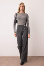 Trendyolmilla Siyah Diagonel Pileli Düğmeli Wide Leg/Geniş Paça Örme Pantolon TWOAW26PL00041